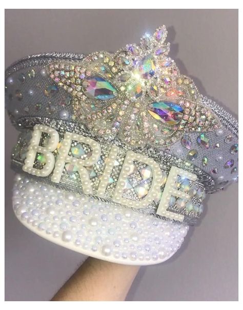 Bridal Shower Hats Ideas, Sparkly Hens Party Outfit, Hen Bride Outfit, Bridal Hen Do Outfit, Hen Night Outfit Ideas, Bachella Party Ideas, Hen Do Weekend Ideas, Sparkly Bridal Shower Ideas, Glitter Bridal Shower Ideas