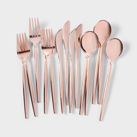 Host your dinner party with ease using 30ct Rose Gold Cutlery - Spritz™. This cutlery set is useful when on a picnic or hosting a dinner party at home. Comes in a pack of 10 pieces of spoons, forks and knives each. The disposable design of this cutlery set makes post party cleanup a breeze. Rose Gold Plastic Silverware, Rose Gold Thanksgiving Table, Rose Gold Birthday Party Table Settings, Rose Gold Table Setting, Dinner Party Decorations Table, Rose Gold Party Theme, Dinner Party At Home, Rose Gold Centerpiece, Rose Gold Birthday Party