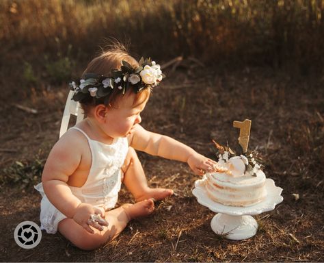 Baby’s first birthday photos Rio Cake, First Birthday Photoshoot, Bday Pics, Newborn Crown, Twins 1st Birthdays, First Year Photos, Preschool Gifts, Crown Flower, First Birthday Photos