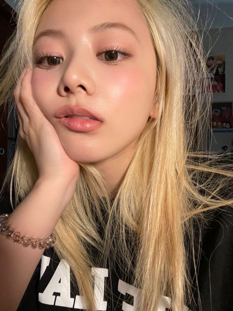 ArchiveXG on X: "Insane face card 💎 #XG #Hinata https://t.co/2oaJWG7Qok" / X Xg Hinata, Hinata Xg, Forever My Girl, Ordinary Girls, Cute Makeup, These Girls, Instagram Update, K Pop, Kpop Girls