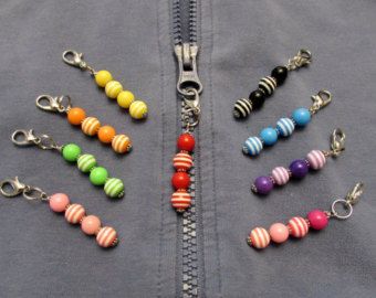 Zipper Pulls Ideas, Diy Zipper Pulls, Zipper Pulls Diy, Beaded Zipper Pulls, Planner Charms, Zipper Charms, Zipper Pulls, Display Cards, Luggage Tags