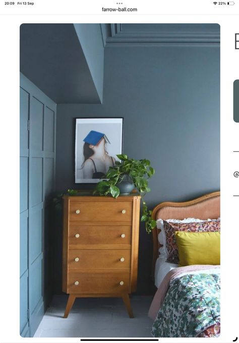 Blue Colour Drenched Bedroom, Dusky Blue Bedroom, Deep Blue Bedroom, Spare Bedroom Office, Inchyra Blue, Bedroom Blue, Green Ideas, Eclectic Bedroom, Blue Living Room