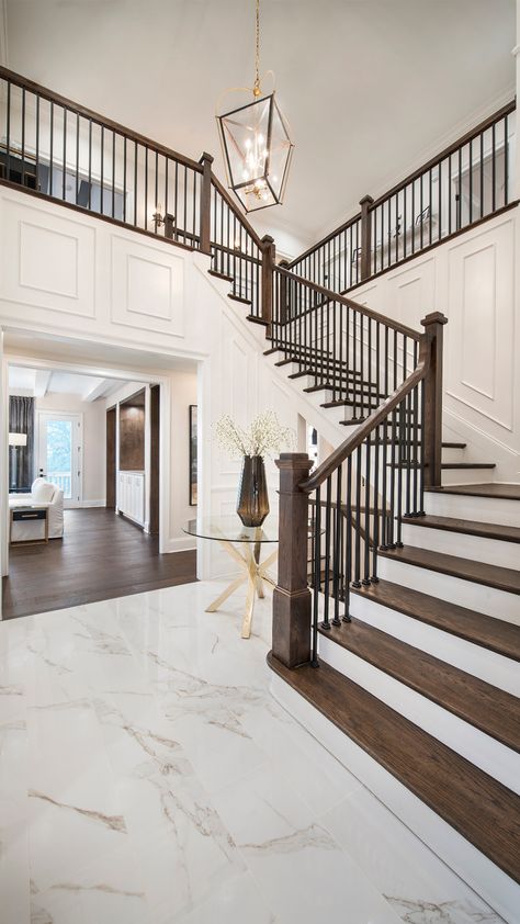 #InteriorInspo Entrance Stairs, Apartment Entrance, Asma Kat, Staircase Remodel, Staircase Makeover, Marble Flooring, Foyer Design, Lan Can, House Interior Design