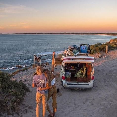 Diy Van Life, Salty Aura, Van Life Aesthetic, Wallpaper Travel, Camping Sauvage, Van Life Diy, Van Living, Travel Van, Gap Year