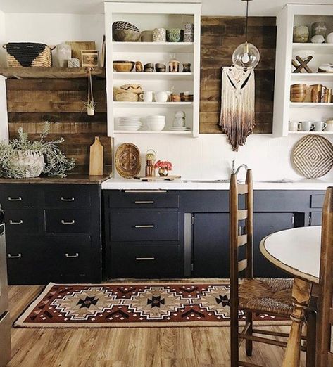 Warm, #bohemian #decor pairs with fresh, contemporary accents to create a stunning boho-chic #kitchen design. Black Kitchen Inspiration, Boho Chic Kitchen, Ruang Tv, Koti Diy, Boho Kitchen Decor, Stile Boho Chic, Bohemian Kitchen, Boho Styl, Decor Ikea