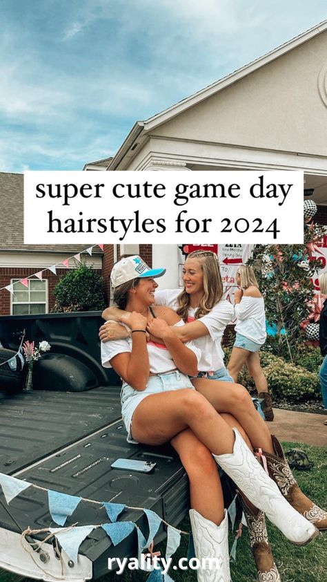 These are the CUTEST college football game day hairstyles Panthers Football Game Outfit, Cute Hair For Football Games, Cute College Game Day Outfits, 49er Game Day Outfit, Football Game Day Hairstyles, College Game Day Hairstyles, Game Day Hairstyle, Football Watch Party Outfit, Cute Game Day Outfits Football