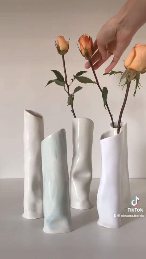 Clay Crafts Vase, Cute Clay Vase, Ceramic Handmade Ideas, Ceramic Decoration Ideas, Clay Art Ideas Sculpture, Poterry Clay Ideas, Cool Ceramics Projects, Cool Pottery Ideas, Clay Vase Diy