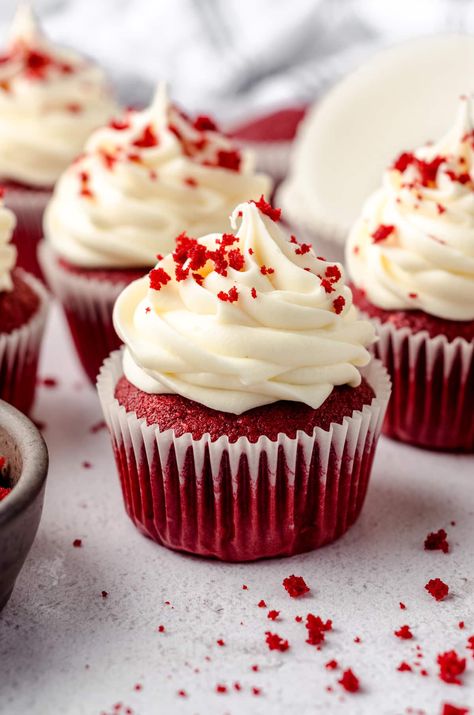 Red Velvet Cupcakes Recipe, Red Velvet Desserts, Cupcake Cream, Red Velvet Recipes, Red Cupcakes, Red Velvet Cupcake, Red Velvet Cake Mix, Cupcakes With Cream Cheese Frosting, Red Velvet Cookies