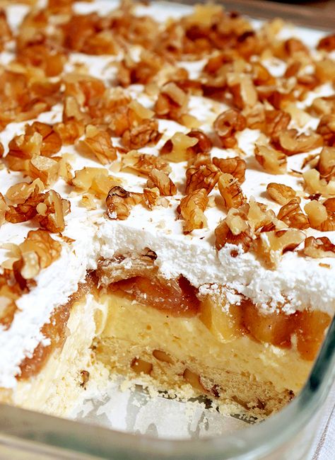 Apple Lasagna, Potluck Favorites, Lasagna Dessert, Desserts Apple, Caramel Apple Crisp, Apple And Cinnamon, Light Cakes, Apple Dessert Recipes, Apple Season