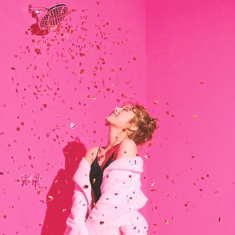 kpop mv aesthetics Phone Wallpaper Theme, Kpop Mv, 사진 촬영 포즈, Pink Wall, Bts Aesthetic Pictures, Foto Pose, Birthday Photoshoot, Kpop Aesthetic, Famous Celebrities