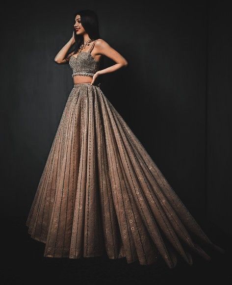 Modern Indian Reception Outfit, Glitter Lahengas, Lehenga Designs Modern, Dark Lengha, Modern Lengha Designs, Pastel Shades Lehenga, Dark Lehenga, Princess Lehenga, Prom Lehenga