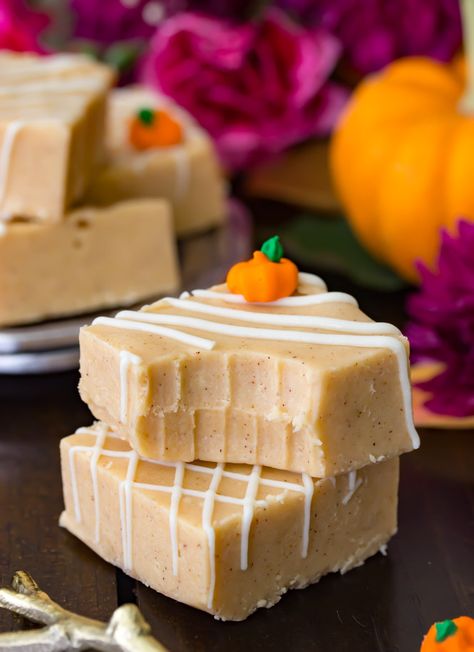 Pumpkin Fudge -- easy, no candy thermometer required! Pumpkin Spice Fudge, Sugar Spun Run, Pumpkin Fudge, Homemade Fudge Recipes, Christmas Fudge, Pumpkin Spice Recipe, Fall Candy, Fudge Recipes Easy, Homemade Fudge