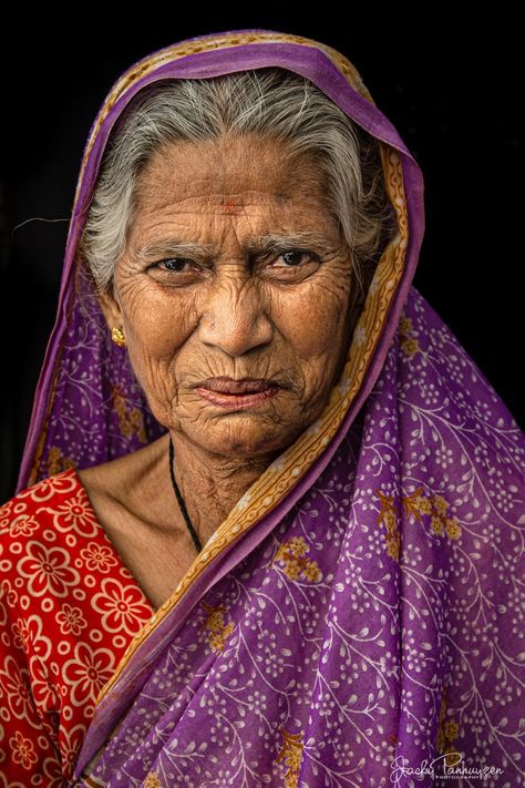 Black And White Photography Portraits, Old Man Face, Old Man Portrait, Canvas Art Painting Acrylic, Old Portraits, Actress Without Makeup, India Culture, Portrait Photography Women, Face Sketch