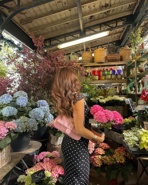 flower shoppin 💐🪴🌷 @princesspollyboutique use code JORDANXOXO 🩷 Flower Garden Picture Poses, Girl With Flowers Aesthetic, Marriage For One, Flower Garden Pictures, Homemade Perfume, Insta Baddie, Fresh Girls, Spring Inspo, Flowers Instagram