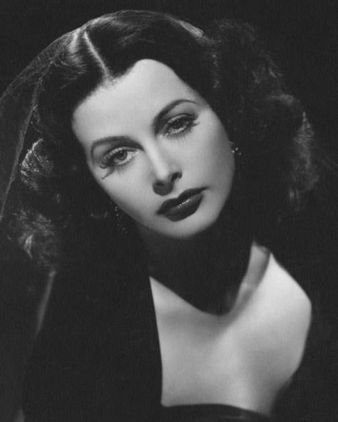 Hedi Lamarr, Hedy Lamarr, Vintage Hollywood Glamour, Old Hollywood Stars, Hollywood Icons, Hollywood Glam, Old Hollywood Glamour, Vintage Portraits, Golden Age Of Hollywood