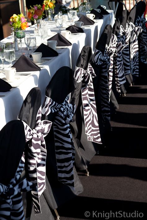 mesa vestida Zebra Wedding Theme, Zebra Party Decorations, Zebra Wedding, Animal Print Wedding, Zebra Print Party, Leopard Wedding, Zebra Decor, Zebra Party, Safari Wedding