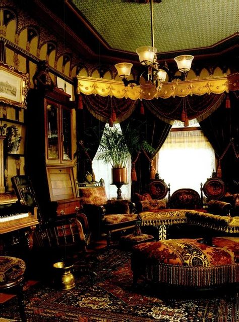 Victorian Boudoir Victorian Area, Victorian Bohemian Decor, Victorian Rooms, Old House Interior, Victorian Parlor, Victorian Home Interior, Victorian Home Decor, Victorian Style Homes, Victorian Interior