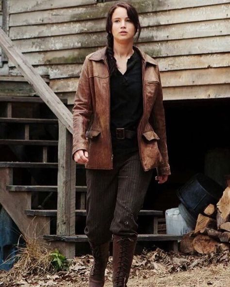 | The Hunger Games | katniss Katniss Everdeen Style, Katniss Everdeen Outfit, Katniss Outfit, Dystopian Clothes, Hunger Games Outfits, Hunger Games Districts, Hunger Games Fashion, Johanna Mason, Hunger Games Katniss