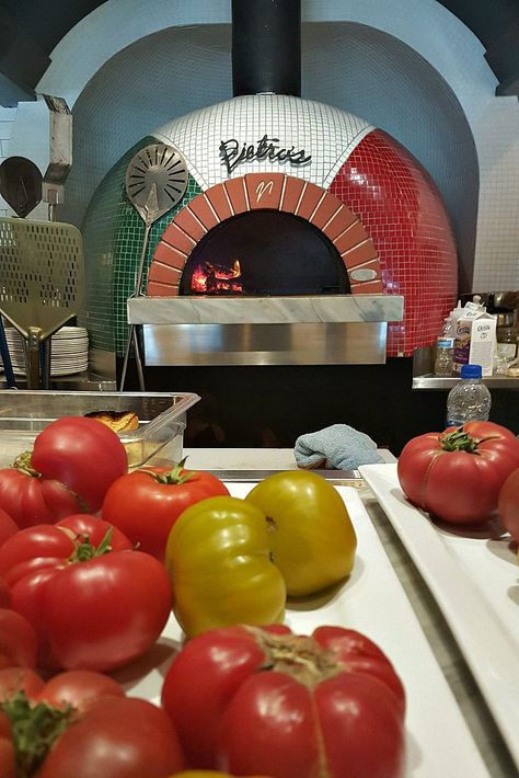 Pizza Counter Design, Pizza Oven Restaurant, Pizza Decor, Trattoria Italiana, Italian Restaurant Decor, Authentic Italian Restaurant, Pizzeria Design, Lodi California, Authentic Italian Food