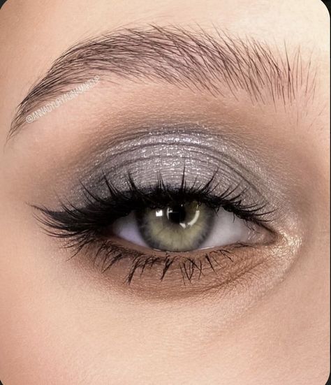 Permanente Make-up, Silver Eye Makeup, Eye Makeup Images, Grey Eyeshadow, Dark Eye Makeup, Bright Eye Makeup, Purple Eye Makeup, Pink Eye Makeup, Dramatic Eye Makeup