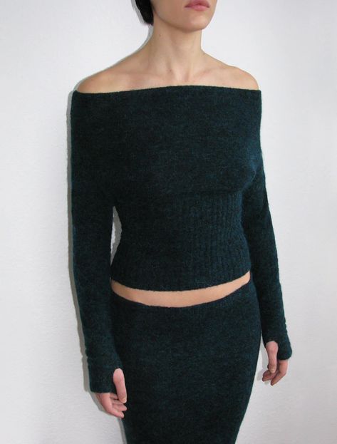 Wool Aesthetic, Lana Del Rey Outfit, Mode Crochet, Off The Shoulder Sweater, Expensive Taste, Paloma Wool, Sweater Wool, Princesa Diana, Off Shoulder Sweater