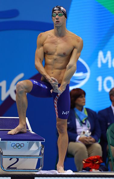 #RIO2016 Michael Phelps of the United States prepares to compete in the Men's 100m Butterfly Final on Day 7 of the Rio 2016 Olympic Games at the Olympic... Michael Phelps Body, Michael Phelps Swimming, Swimming Body, Swimming Drills, Swimming Motivation, Basketball Workout, Swimmers Life, Olympic Swimmers, Olympic Gymnastics