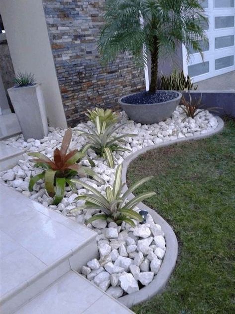 House Ranch, Small Front Yard Landscaping, Front Yard Garden Design, Front Yard Landscaping Simple, Rock Garden Landscaping, Easy Flower, House Modern, Front House Landscaping, Outdoor Gardens Design