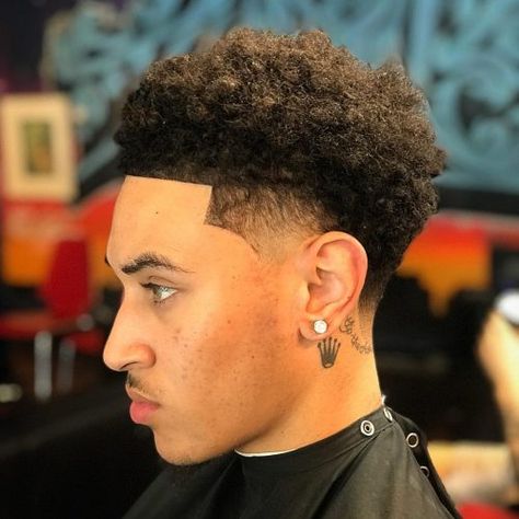 Short Cut with Long Curls Lightskin Haircuts, Curly Hair Taper, Haircuts For Black Men, Temp Fade Haircut, Best Curly Haircuts, Taper Fade Curly Hair, Fade Haircut Styles, Men's Curly Hairstyles, Afro Hairstyles Men