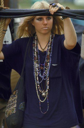 vintage everyday: Life at Woodstock Rock Festival, 1969 Woodstock 1969 Fashion, Woodstock Pictures, Woodstock Fashion, 1969 Woodstock, Woodstock Photos, Woodstock Hippies, 1969 Fashion, Woodstock Music, Woodstock 1969