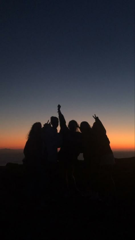 Sunset With Friends Aesthetic, Best Friends Asethic, Friends Sunset Aesthetic, Friends Asthethic Pics, Friendgroup Aesthetic Faceless, Friends Asthetics Photos, Friend Asthetic Picture, Friends Profile Pics, Friends Asethic