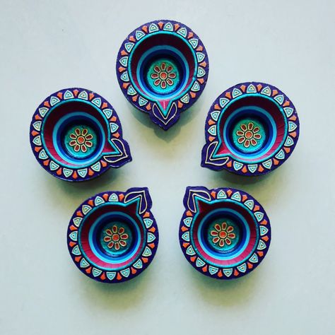 Diya Coloring Idea, Diy Diwali Decorations Toran, Diwali Panti Painting, Diya Decoration Ideas Creative Painting, Dia Painting Ideas For Diwali, Dia Painting Diwali, Diwali Panti Design, Diya Paintings For Diwali Ideas, Panti Painting