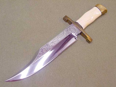 My new favorite Bowie! Knife Aesthetique Aesthetic, Knife Aesthetic, Pretty Knives, Dagger Knife, Knife Collection, Cool Swords, Cool Knives, Sharp Objects, Bowie Knife