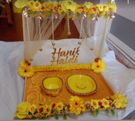 Wedding haldi Platter,Engagement Ring Platter,Wedding Season,Haldi Plate for Your haldi Ceremony 𝐃𝐦 𝐟𝐨𝐫 𝐨𝐫𝐝𝐞𝐫 🎁 #haldi #wedding #indianwedding #haldifunction #weddingseason #wedmegood #love #weddinginspiration #haldidecor #shaadi #haldiceremony #haldinight #haldi_night #weddingdiaries #weddingwireindia #bigfatindianwedding #instawedding #weddingseason #maharashtrian_wedding #maharashtrianwedding #marathirituals #marathiweddings #marathiwedding #Maharashtra #Mumbai #Pune How To Decorate Haldi Thali, Haldi Ceremony Plate Decorations, Haldi Plate Decoration Ideas Muslim, Ring Ceremony Plate Decoration, Haldi Platter Decoration, Haldi Plate Decoration Ideas, Haldi Plate, Engagement Platter, Haldi Platter