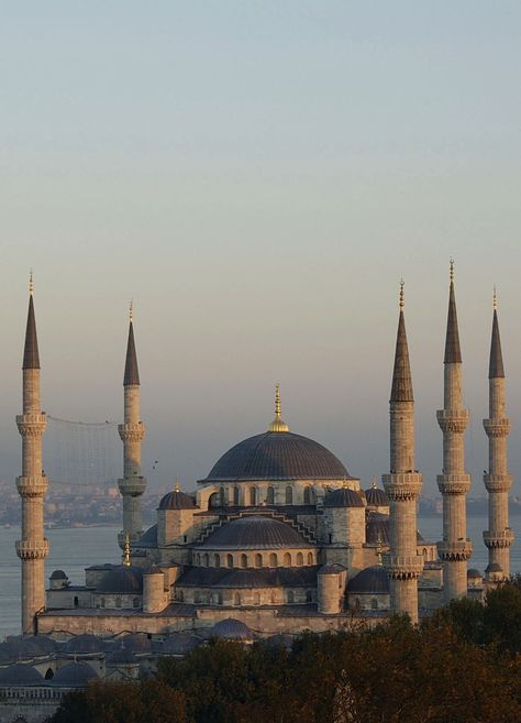 Mosques Around The World, Masjid Art, Blue Mosque Turkey, Islamic Aesthetics, Turkish Mosque, The Blue Mosque, Islamic Art Canvas, Turkish Culture, Blue Mosque