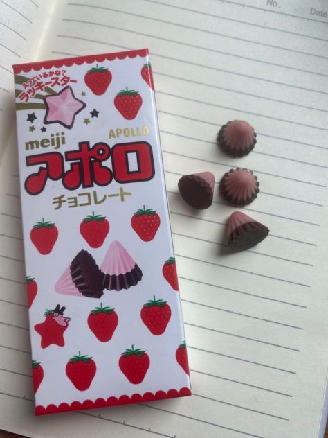 Strawberry + chocolate Meiji Chocolate Aesthetic, Aesthetic Snacks Packaging, Asian Snacks Aesthetic, Japanese Snacks Aesthetic, Japanese Snacks Packaging, Japanese Candy Box, Meiji Chocolate, Japanese Snack Box, Candy Aesthetic