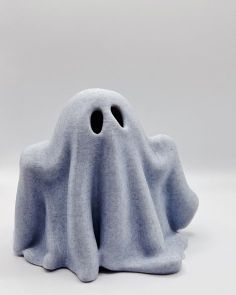 Cute Ghost Sculpture, Ghost Sculpture, Halloween At Home, Eye Drawing Tutorials, Kids Pottery, Halloween Dinner, Halloween Photoshoot, Pottery Crafts, Clay Art Projects