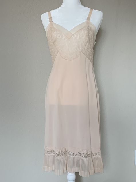 Vintage 1950s slip dress. Excellent condition, no noticeable flaws. Pale peach color. 1950s Sleepwear, Pale Peach Color, Lingerie Aesthetic, 1950s Lingerie, 1950s Woman, 1950s Women, Vintage Slip Dress, Pale Peach, Vintage Slips