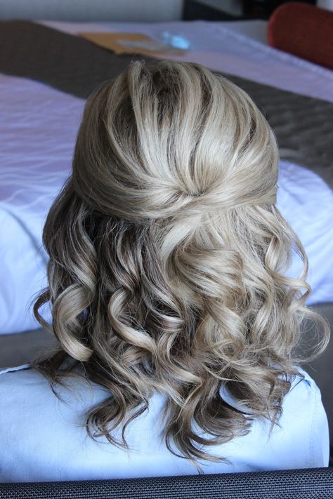 Fine Hair Hairstyles For Wedding, Mom Of Bride Hairstyles Half Up, Medium Length Mother Of The Bride Hair, Mob Hair, Mother Of The Groom Hairstyles, Bridal Hair Half Up, Bridemaids Hairstyles, Short Hair Bride, Half Up Half Down Hairstyle