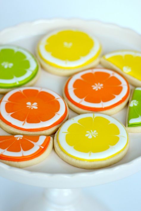 How to Make Lemon Cookies | Sweetopia Cookies Cupcake, Lemon Cookies Recipes, Fruit Cookies, Summer Cookies, Cookie Tutorials, Sugar Cookie Designs, Pretty Cookies, Fancy Cookies, Creative Cookies