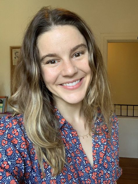 My 2-Minute "No Makeup" Makeup Routine. How I got my mornings back by shortening my routine. Best Drugstore Mascara, Emily Schuman, Gentle Face Wash, Drugstore Mascara, No Makeup Makeup, Hot Pink Lips, Eye Makeup Palette, Full Brows, Red Lip Makeup