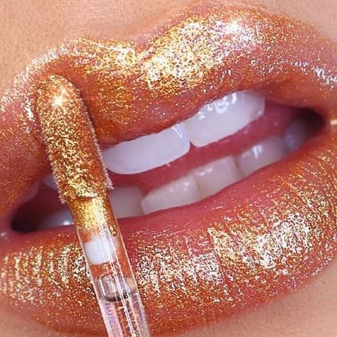 Perfect Lip Combo, Gold Lipgloss, Neutral Lip Gloss, Melted Gold, Rose Gold Aesthetic, Makeup Gold, Bohemian Christmas, Freelance Makeup Artist, Glitter Gloss