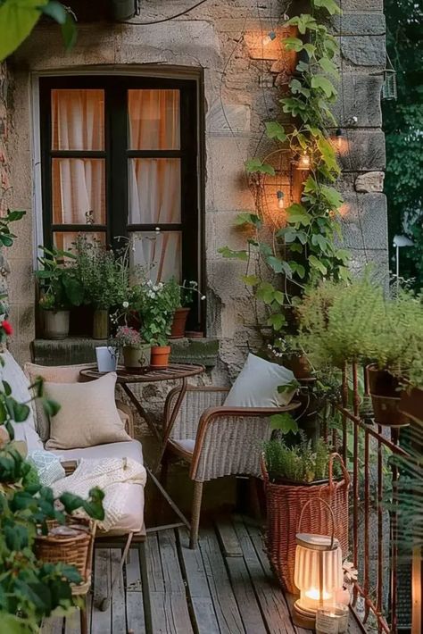 +72 Inspiring Ideas for Your Dream Cozy Balcony - DecorWithEva Balcony Decor Diy, European Balcony, Romantic Patio, Italian Balcony, Cozy Balcony Ideas, Italian Patio, Balcony Gardens, Cozy Balcony, French Balcony