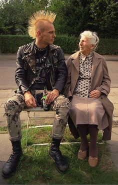 "Lady with Punk Grandson II" | Photographer: Christiane, Germany, 2007 Stile Punk Rock, Ropa Punk Rock, Cultura Punk, Estilo Punk Rock, Punk Boy, 80s Punk, Punk Culture, Arte Punk, Mode Punk