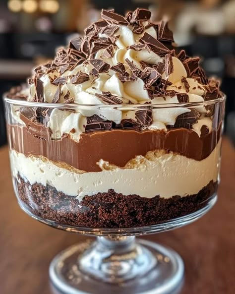 We Love Ireland - Food & Drink Club | Baileys Chocolate Cheesecake Trifle 🍫🥃 | Facebook Chocolate Cheesecake Trifle, Baileys Chocolate Cheesecake, Timeless Recipes, Trifle Bowl Recipes, Trifle Dessert Recipes, Christmas Yummies, Cheesecake Trifle, Trifle Bowl, Trifle Desserts