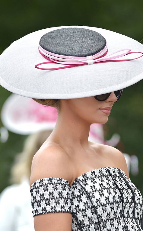 Hats For Weddings, Royal Ascot Fashion, Derby Fashion, Royal Ascot Hats, Ascot Hats, Types Of Hats, Races Fashion, Elegant Hats, Kentucky Derby Hats