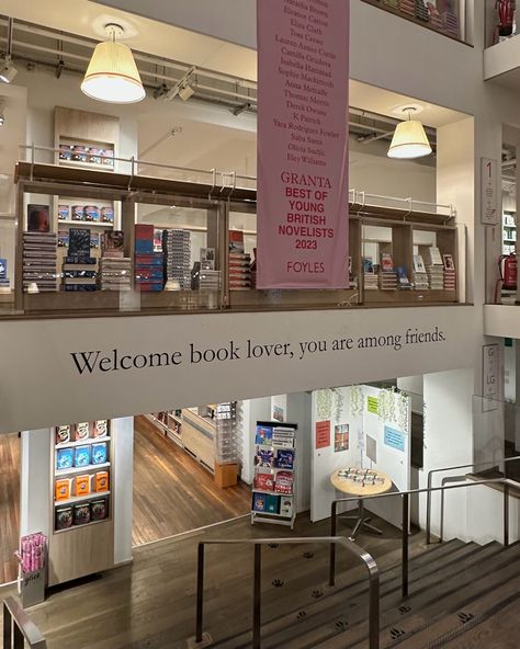 London Bookstores, Book Shopping Aesthetic, Book Lovers Aesthetic, London Bookstore, Book Lover Aesthetic, Book Annotation, World Of Books, Book Girl, Book Store