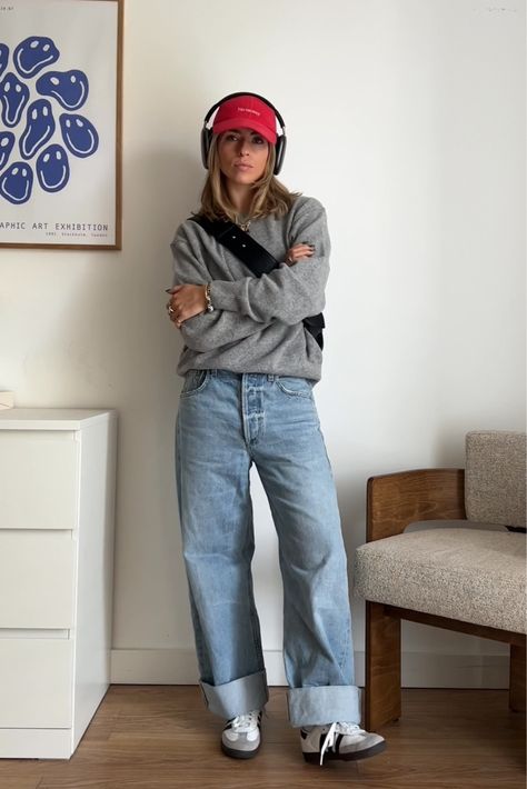 Current Street Style Trends, Dresses With Jumpers, Crew Neck Jumper Outfit, Jumper Outfits For Women, Wide Cuffed Jeans Outfit, Styling A Crew Neck Sweatshirt, Simple Cool Outfits, How To Style A Jumper, Pull Over Outfits