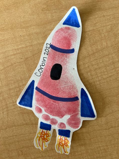 Infant Fourth Of July Art, Science Crafts For Infants, Space Themed Activities For Babies, Rocket Footprint Craft, Space Infant Art, Space Toddler Crafts, Space Crafts For Toddlers, Footprint Rocket, Infants Crafts