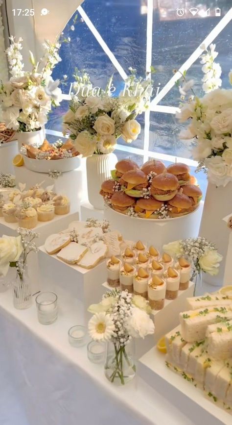 Bridal Shower Desserts, Catering Ideas Food, Party Food Buffet, Buffet Set, Wedding Dessert Table, Läcker Mat, Food Displays, Catering Food, Food Display