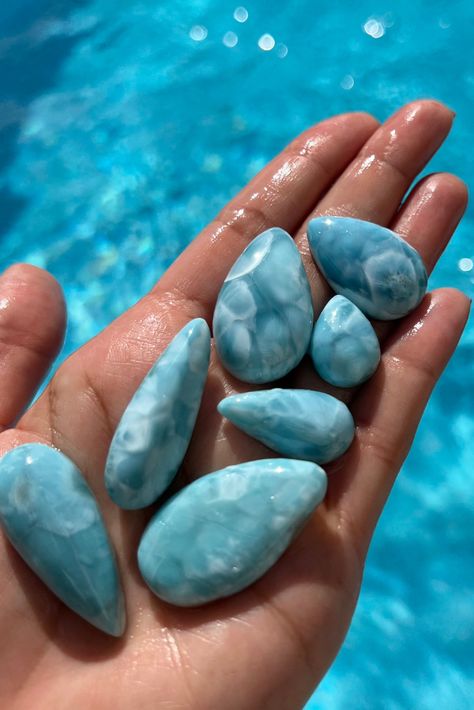 Larimar Crystal Aesthetic, Larimar Aesthetic, Larimar Crystal Meaning, Crystal Larimar, Larimar Crystal, Stone World, Crystal Aesthetic, Latin American Art, Gemstones Crystals